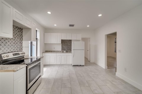 Immobilier commercial à vendre à Miami, Floride: 200.3 m2 № 2016765 - photo 19