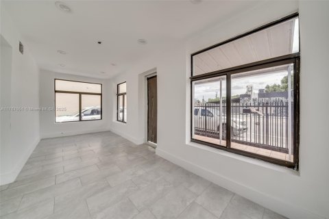 Immobilier commercial à vendre à Miami, Floride: 200.3 m2 № 2016765 - photo 11