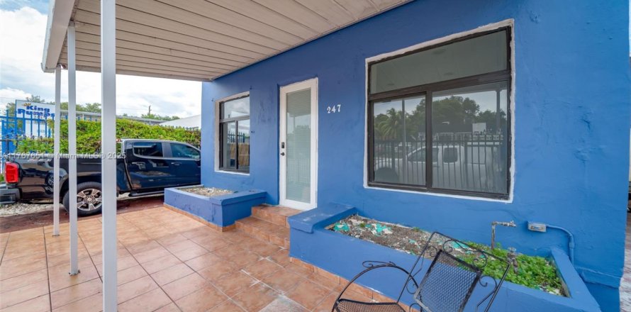 Immobilier commercial à Miami, Floride 200.3 m2 № 2016765