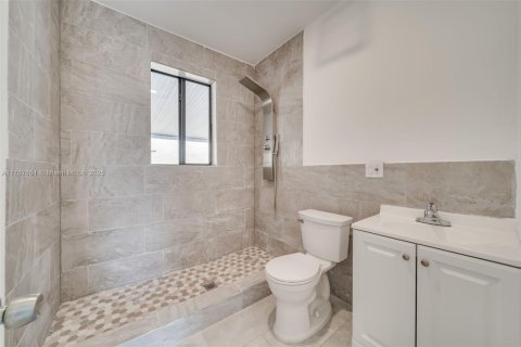 Immobilier commercial à vendre à Miami, Floride: 200.3 m2 № 2016765 - photo 5