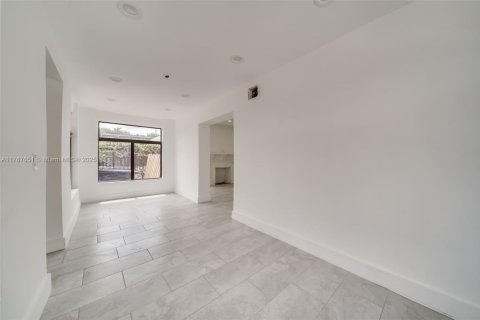 Immobilier commercial à vendre à Miami, Floride: 200.3 m2 № 2016765 - photo 14