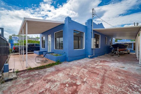 Immobilier commercial à vendre à Miami, Floride: 200.3 m2 № 2016765 - photo 26