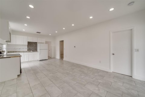 Immobilier commercial à vendre à Miami, Floride: 200.3 m2 № 2016765 - photo 16