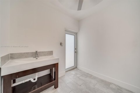 Immobilier commercial à vendre à Miami, Floride: 200.3 m2 № 2016765 - photo 25