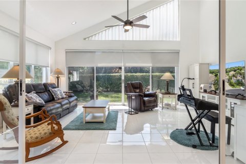 Casa en venta en Boynton Beach, Florida, 3 dormitorios, 225.1 m2 № 1937267 - foto 13