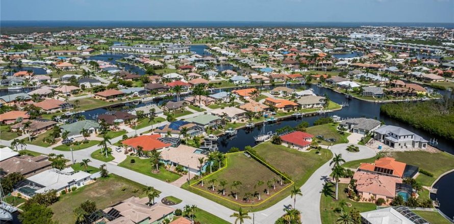 Terreno en Punta Gorda, Florida № 2091937