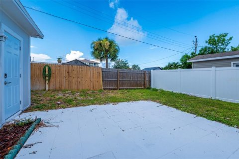 Commercial property in Madeira Beach, Florida 3 bedrooms, 134.06 sq.m. № 2236437 - photo 25
