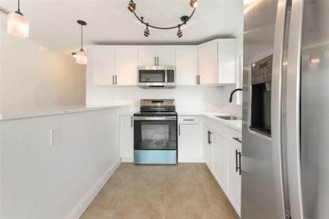 Commercial property in Madeira Beach, Florida 3 bedrooms, 134.06 sq.m. № 2236437 - photo 16