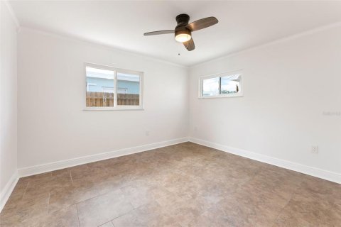 Commercial property in Madeira Beach, Florida 3 bedrooms, 134.06 sq.m. № 2236437 - photo 9