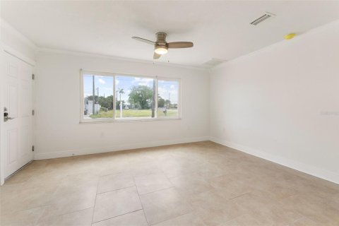 Commercial property in Madeira Beach, Florida 3 bedrooms, 134.06 sq.m. № 2236437 - photo 13
