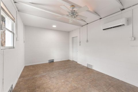 Commercial property in Madeira Beach, Florida 3 bedrooms, 134.06 sq.m. № 2236437 - photo 23