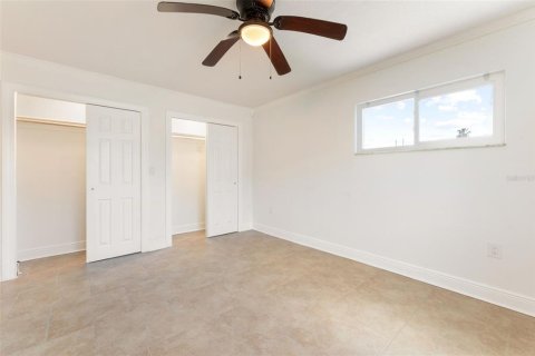 Commercial property in Madeira Beach, Florida 3 bedrooms, 134.06 sq.m. № 2236437 - photo 19