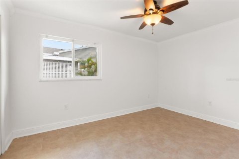 Commercial property in Madeira Beach, Florida 3 bedrooms, 134.06 sq.m. № 2236437 - photo 21