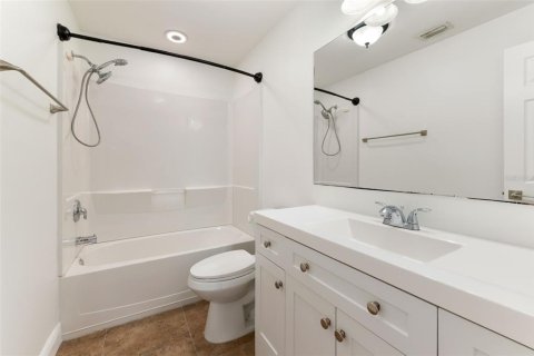 Commercial property in Madeira Beach, Florida 3 bedrooms, 134.06 sq.m. № 2236437 - photo 11