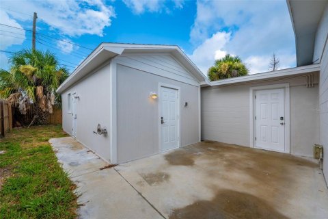 Commercial property in Madeira Beach, Florida 3 bedrooms, 134.06 sq.m. № 2236437 - photo 22