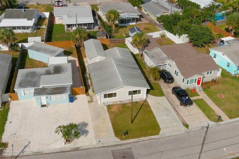 Commercial property in Madeira Beach, Florida 3 bedrooms, 134.06 sq.m. № 2236437 - photo 27