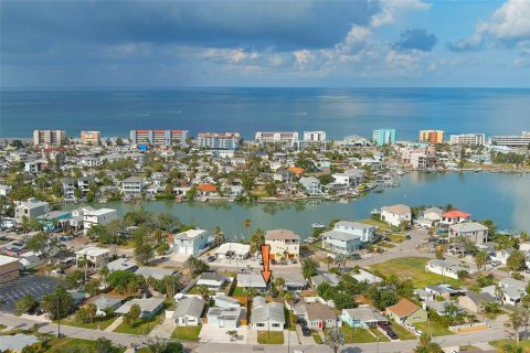 Commercial property in Madeira Beach, Florida 3 bedrooms, 134.06 sq.m. № 2236437 - photo 30