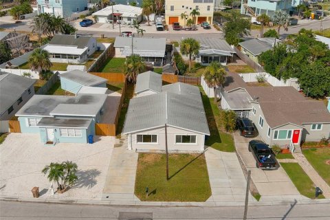 Commercial property in Madeira Beach, Florida 3 bedrooms, 134.06 sq.m. № 2236437 - photo 26