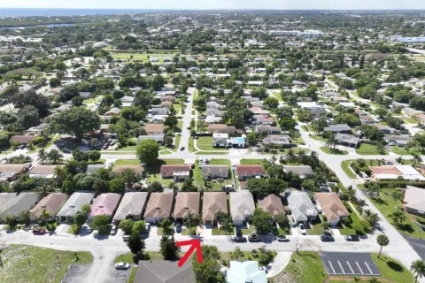 House in Boynton Beach, Florida 3 bedrooms, 112.6 sq.m. № 2190723 - photo 21