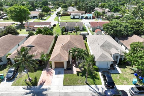 House in Boynton Beach, Florida 3 bedrooms, 112.6 sq.m. № 2190723 - photo 20