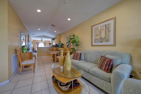 House in Boynton Beach, Florida 3 bedrooms, 112.6 sq.m. № 2190723 - photo 3