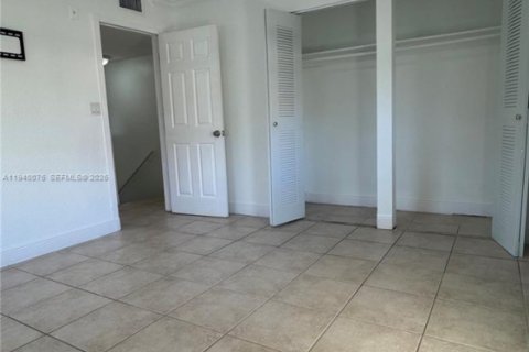Condo in Miami, Florida, 2 bedrooms  № 2000415 - photo 16