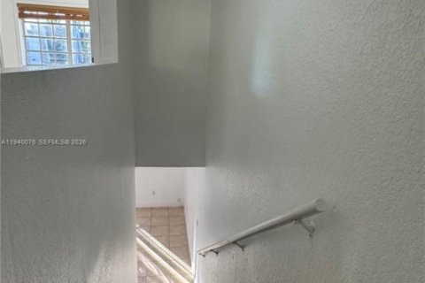 Condo in Miami, Florida, 2 bedrooms  № 2000415 - photo 27