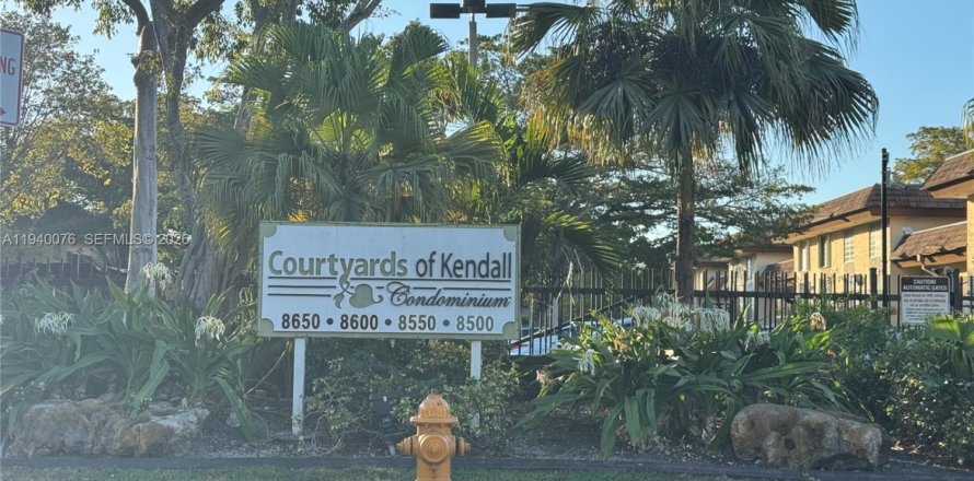 Condo in Miami, Florida, 2 bedrooms  № 2000415