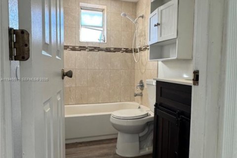 Condo in Miami, Florida, 2 bedrooms  № 2000415 - photo 22