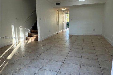 Condo in Miami, Florida, 2 bedrooms  № 2000415 - photo 29