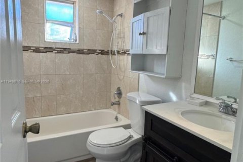 Condo in Miami, Florida, 2 bedrooms  № 2000415 - photo 23