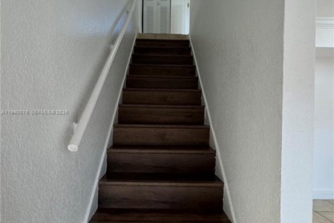 Condo in Miami, Florida, 2 bedrooms  № 2000415 - photo 17