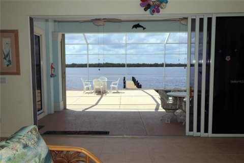 House in Punta Gorda, Florida 3 bedrooms, 238.48 sq.m. № 1762170 - photo 3