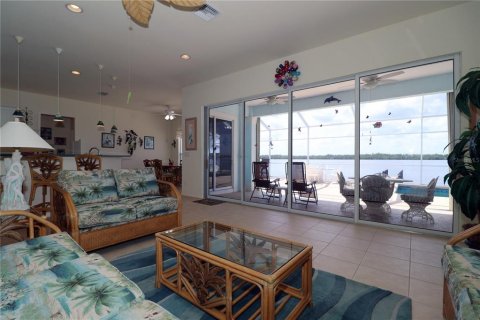 House in Punta Gorda, Florida 3 bedrooms, 238.48 sq.m. № 1762170 - photo 4