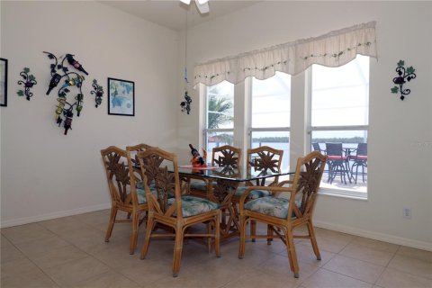 House in Punta Gorda, Florida 3 bedrooms, 238.48 sq.m. № 1762170 - photo 12