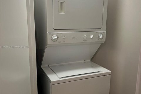 Снять в аренду кондоминиум в Санни-Айлс-Бич, Флорида 2 спальни, 132.2м2, № 1862034 - фото 24