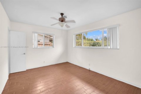 Propiedad comercial en venta en Fort Lauderdale, Florida, 244.43 m2 № 1892030 - foto 29