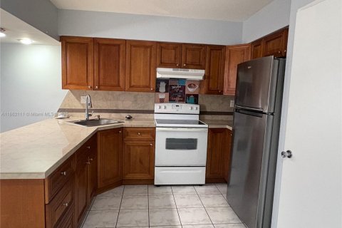 Propiedad comercial en venta en Fort Lauderdale, Florida, 244.43 m2 № 1892030 - foto 2