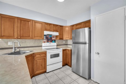 Propiedad comercial en venta en Fort Lauderdale, Florida, 244.43 m2 № 1892030 - foto 23