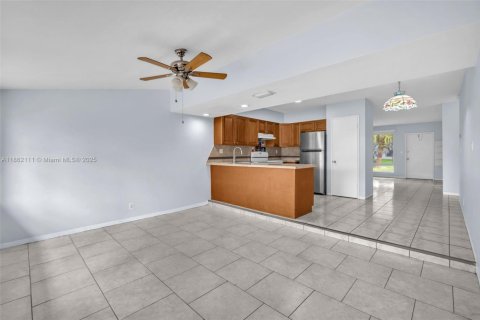 Propiedad comercial en venta en Fort Lauderdale, Florida, 244.43 m2 № 1892030 - foto 18