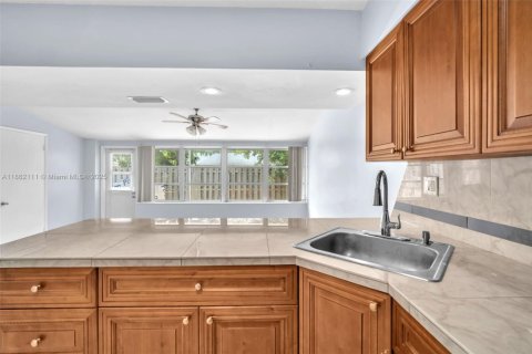 Propiedad comercial en venta en Fort Lauderdale, Florida, 244.43 m2 № 1892030 - foto 22