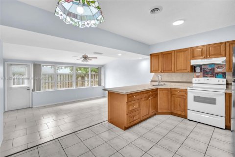 Propiedad comercial en venta en Fort Lauderdale, Florida, 244.43 m2 № 1892030 - foto 20