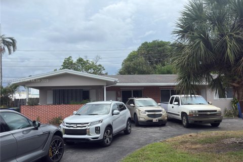 Propiedad comercial en venta en Fort Lauderdale, Florida, 244.43 m2 № 1892030 - foto 1