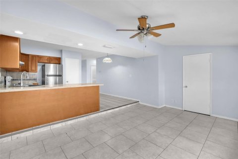 Propiedad comercial en venta en Fort Lauderdale, Florida, 244.43 m2 № 1892030 - foto 19