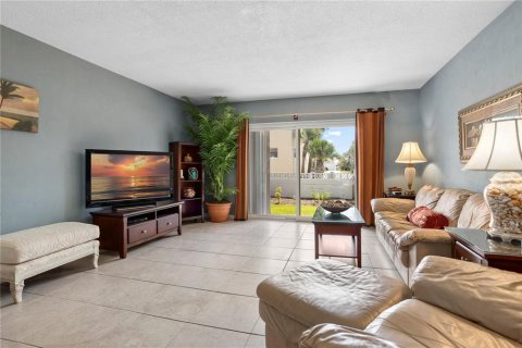 Copropriété à vendre à Ormond Beach, Floride: 2 chambres, 112.97 m2 № 1915648 - photo 17