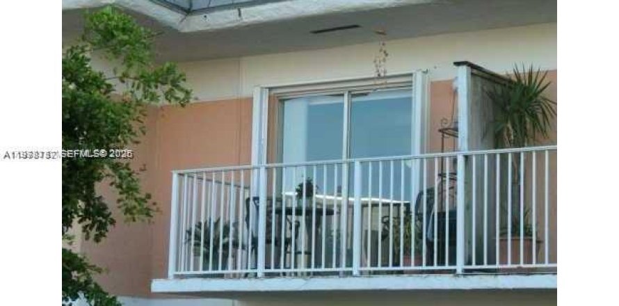 Condo in Miami, Florida, 2 bedrooms  № 2044507