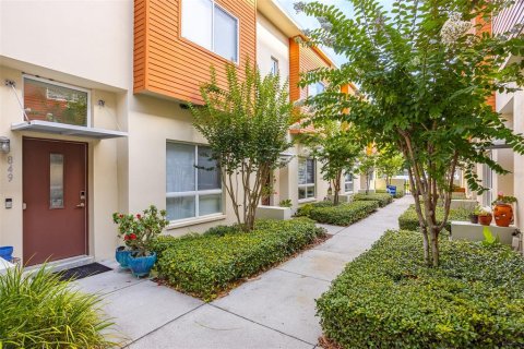 Adosado en venta en Saint Petersburg, Florida, 2 dormitorios, 115.66 m2 № 1787490 - foto 1