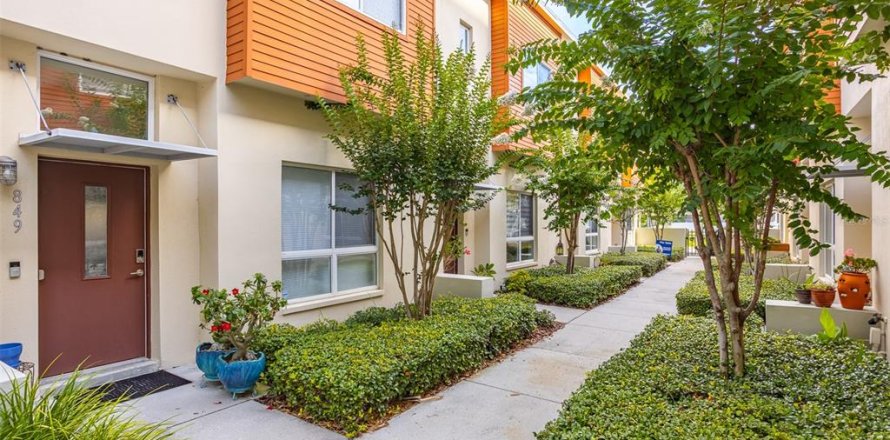 Adosado en Saint Petersburg, Florida 2 dormitorios, 115.66 m2 № 1787490