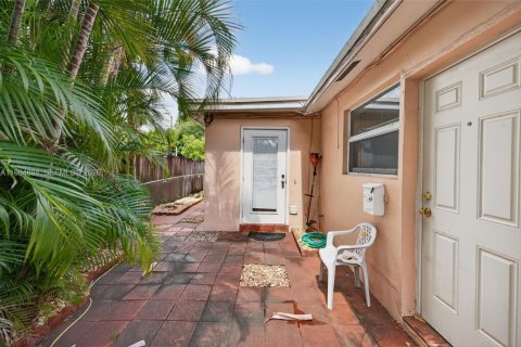 Купить коммерческую недвижимость в Форт-Лодердейл, Флорида 179.12м2, № 2044792 - фото 14