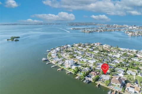 House in South Pasadena, Florida 3 bedrooms, 198.63 sq.m. № 1838200 - photo 3